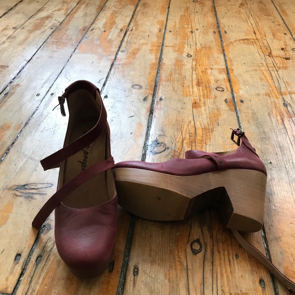 NWOT Free People Buena Vista Clogs 9.5 Maroon